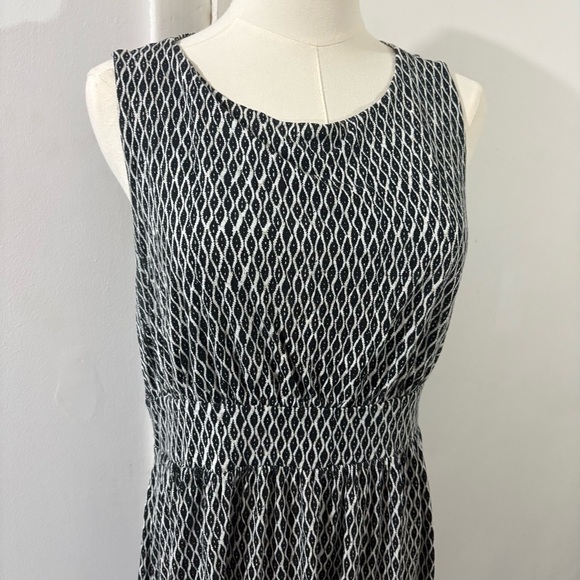Joe Fresh Sleeveless Fit Flare Dress Black White Geometric Print Sz M Classic - Picture 2 of 8